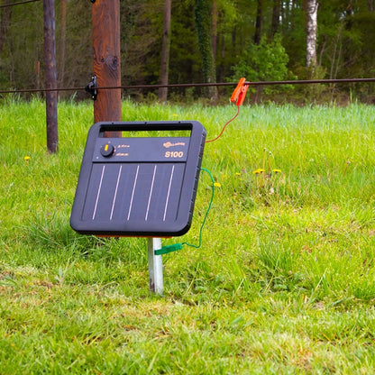 S100 Solar energiser with battery (1.0J - Solar) with free stand